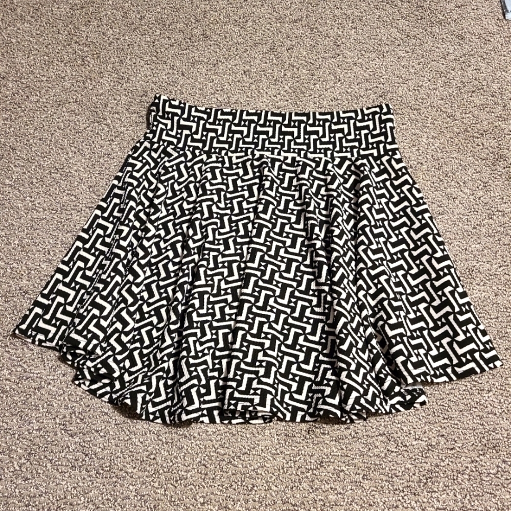Guilty Flare Hem Mini Skirt Geometric Pattern Pull On Elastic Waist Black White